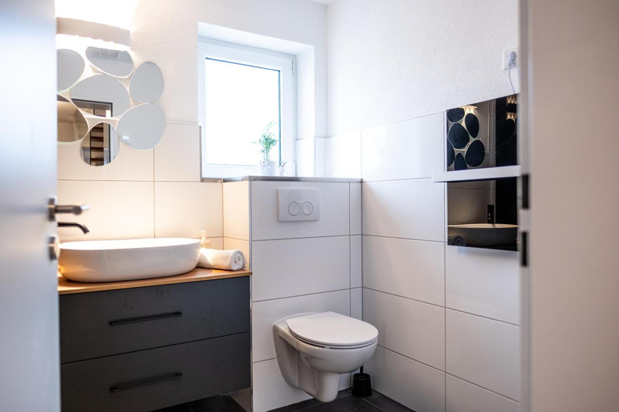 Klassen Apartments! Stadtnahes Ferienhaus* Mit Terrasse In Aulendorf * Fuer 6-8 Personen Экстерьер фото