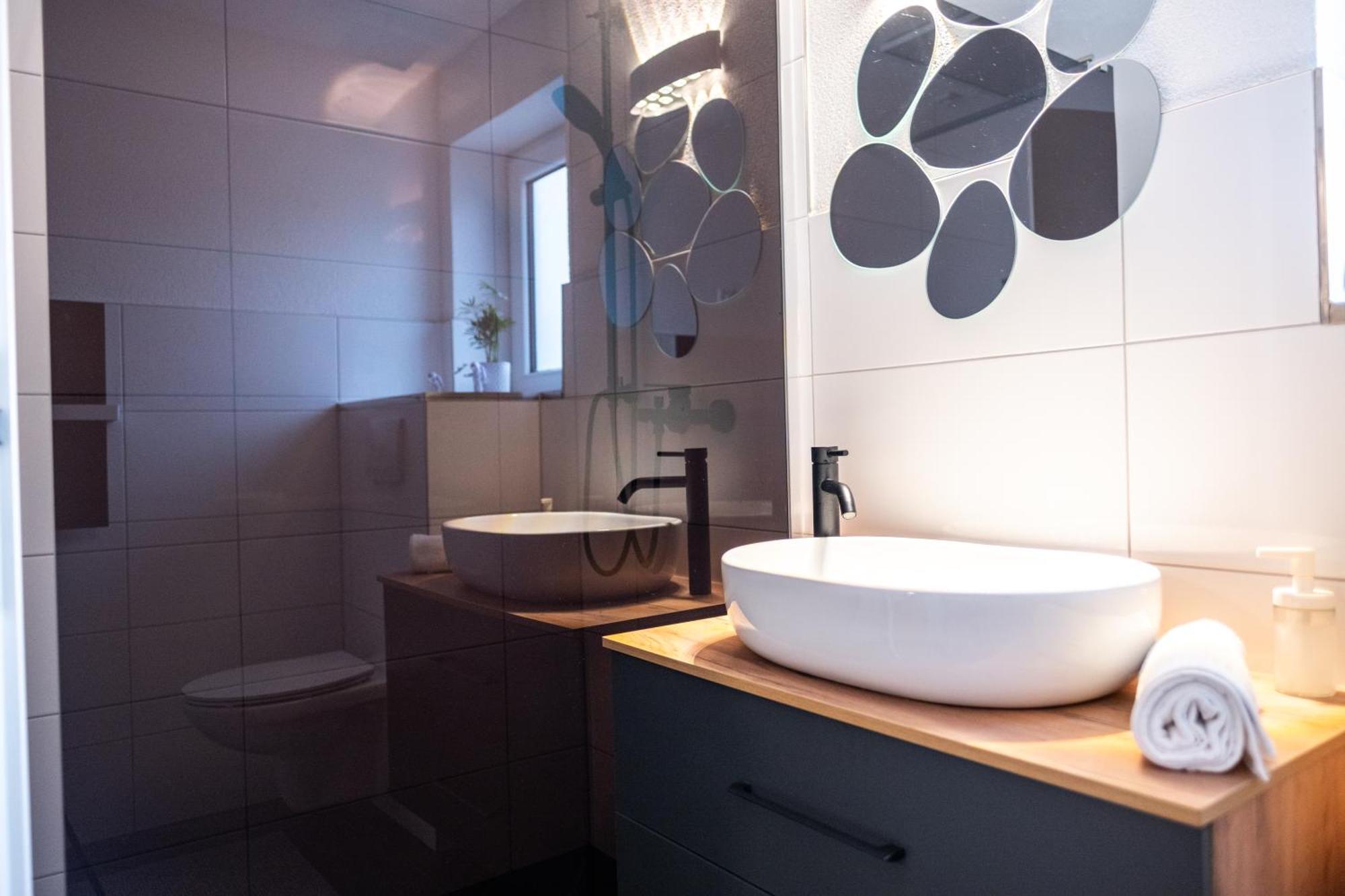 Klassen Apartments! Stadtnahes Ferienhaus* Mit Terrasse In Aulendorf * Fuer 6-8 Personen Экстерьер фото