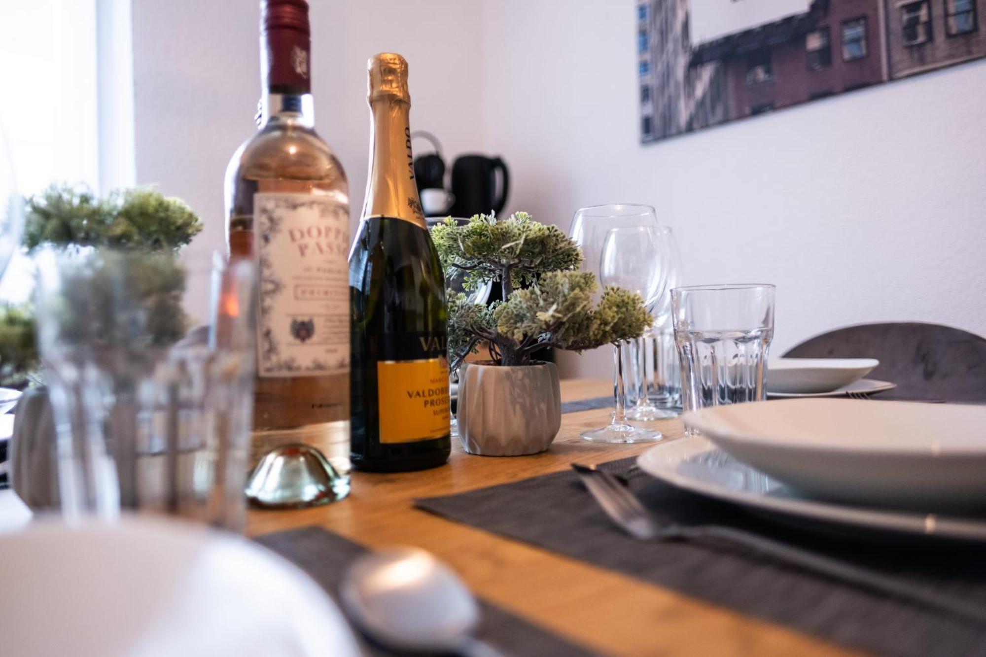 Klassen Apartments! Stadtnahes Ferienhaus* Mit Terrasse In Aulendorf * Fuer 6-8 Personen Экстерьер фото